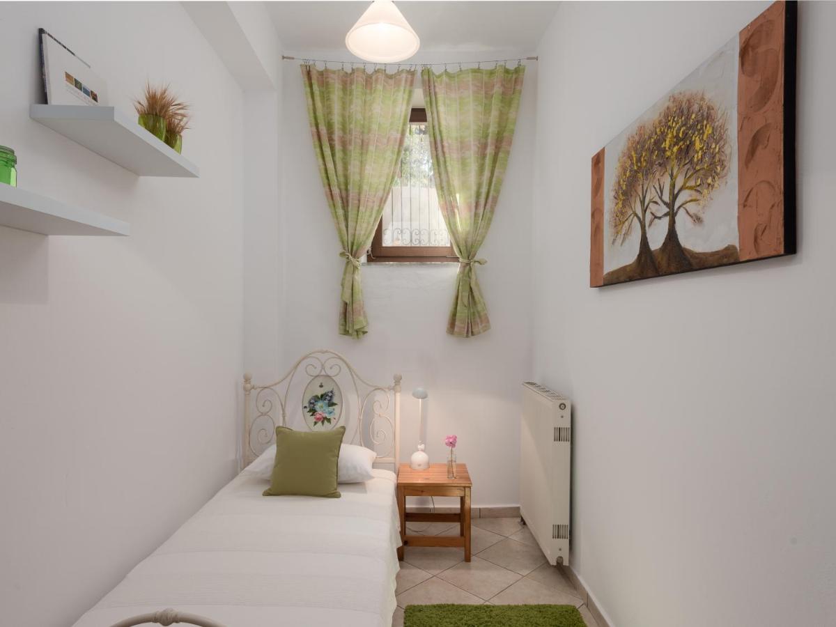 Aura Traditional Apartment Prines  Exterior photo